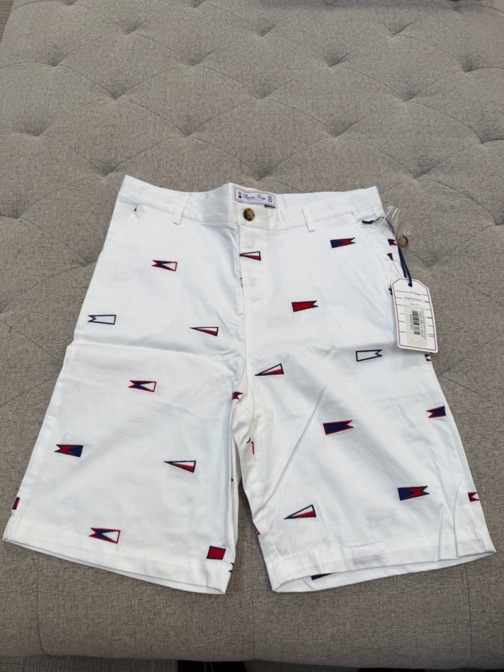 NWT CLASSIC PREP CPC HUDSON SHORT WHITE EMBROIDERED BURGEE SIGNAL FLAG SHORTS